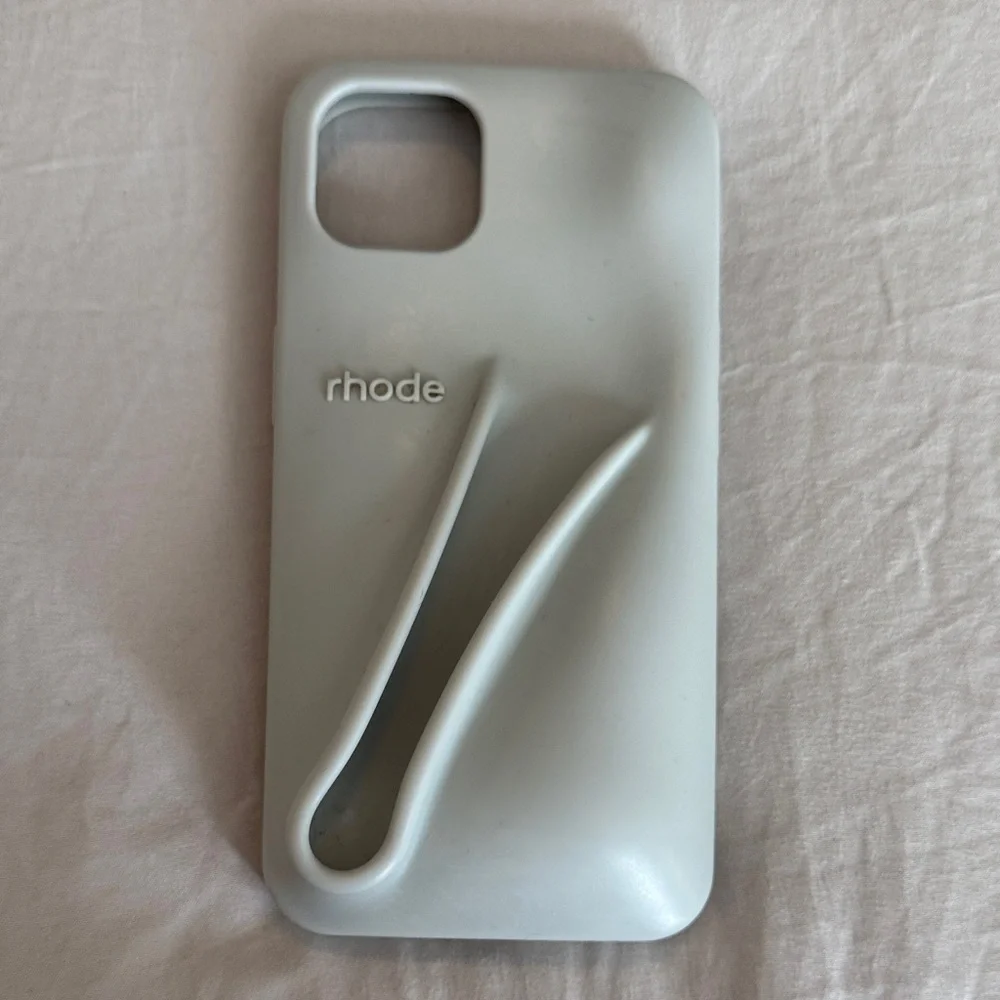Rhode Gray Lip Phone Case IPhone 13